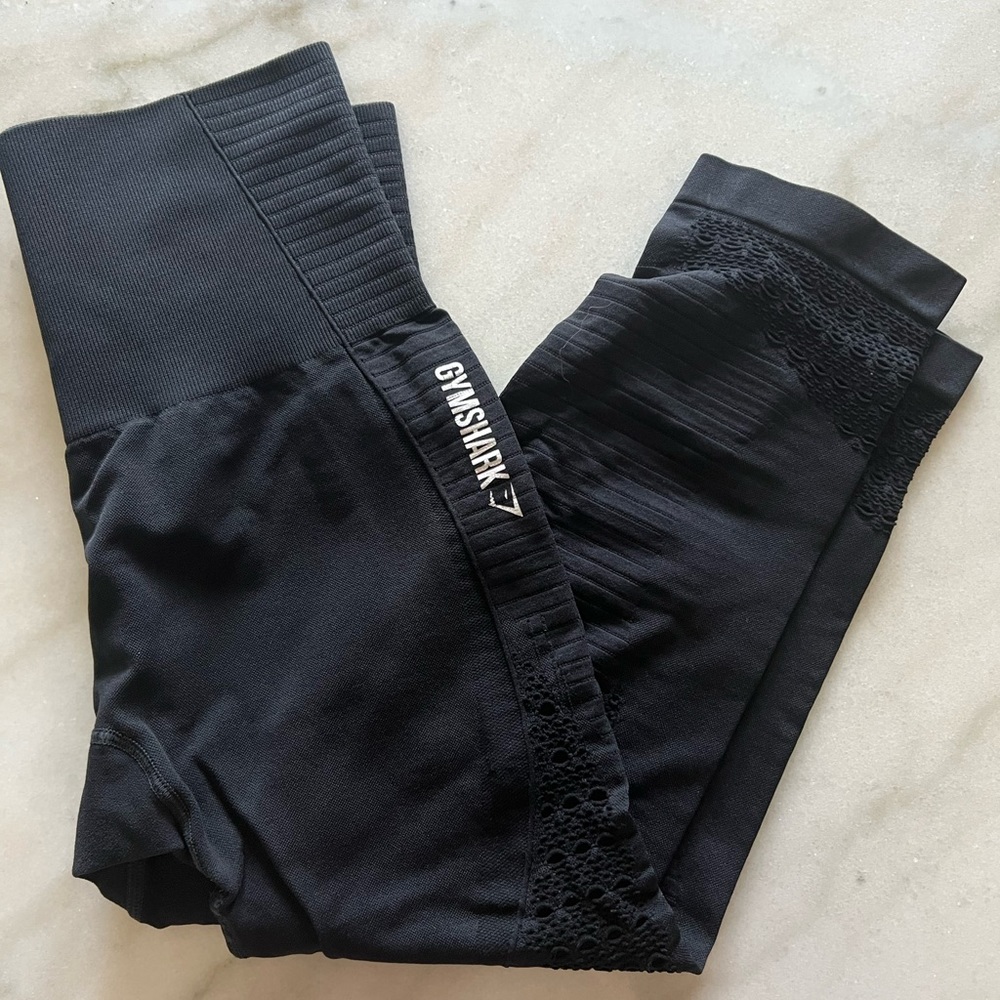 Black 3/4 length Gymshark leggings